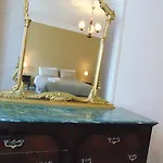 安非塔卡梅尔萨韦纳旅馆 *