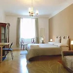 安非塔卡梅尔萨韦纳旅馆 * 的里雅斯特